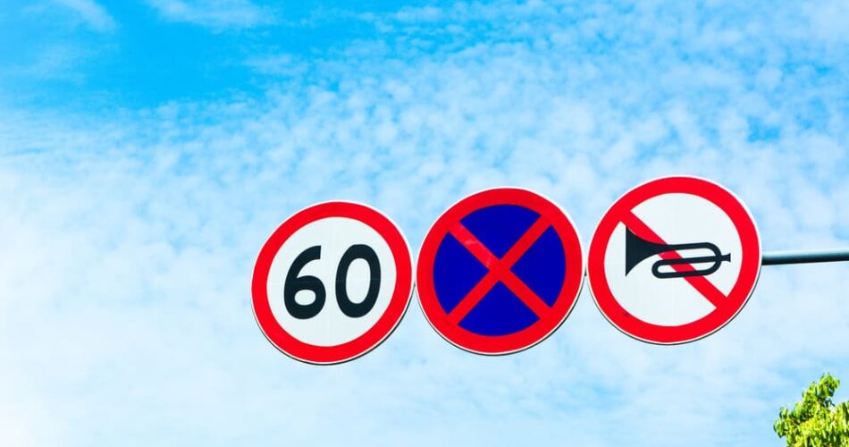 zakaz-zastaveni-a-stani