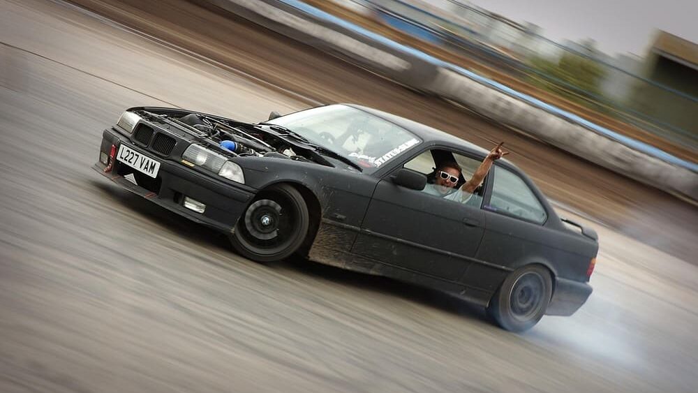 driftování na parkovišti